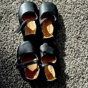 Baby girl shoes black color.